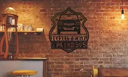 route 66 schilder Schwarz Gepulvert auf dem Wand mit Beleuchtung schild route 66