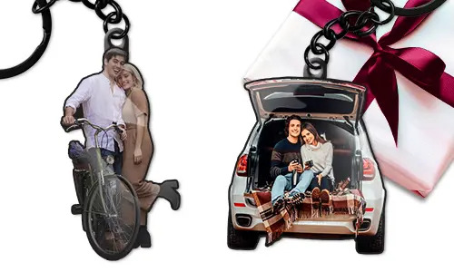 Llavero con silueta de coche como regalo para parejas.