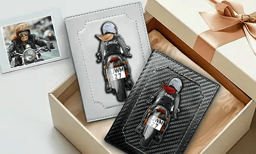 Couverture de document d'enregistrement de véhicule pour moto avec le nom de la grand-mère et le numéro d'immatriculation