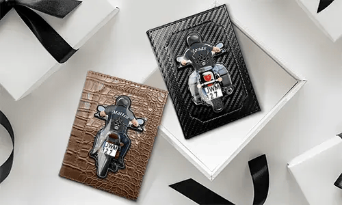 Pochette pour document d'immatriculation de moto avec le nom de votre fils et le numéro de plaque d'immatriculation.