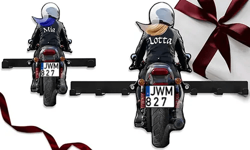 Super porte-clés mural pour ta chère grand-mère – son nom et sa plaque d’immatriculation dessus !