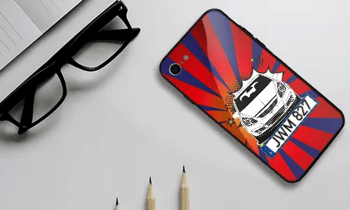 personalisierte handyhülle auf dem Schrebtisch neben Brille motorrad handyhülle