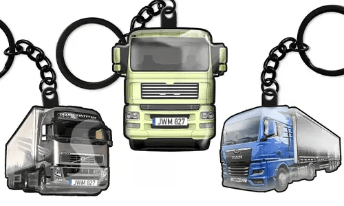 Sleutelhangers in de vorm van een vrachtwagen met drie verschillende ontwerpen, waaronder groene, grijze en blauwe modellen