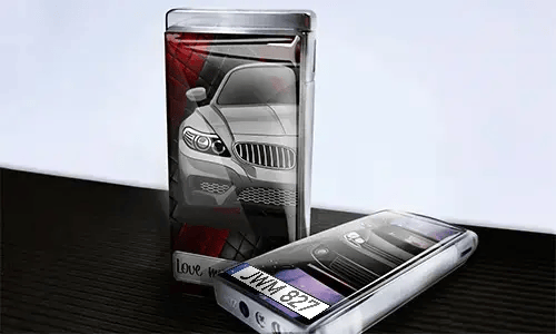 Zwei Handyhüllen mit silbernem BMW-Design: eine aufrecht mit rotem geometrischem Hintergrund und Text 