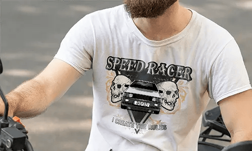 Weißes T-Shirt mit roter Motorradgrafik zwischen Schädeln, SPEED RACER oben, I CREATE THE RULES unten